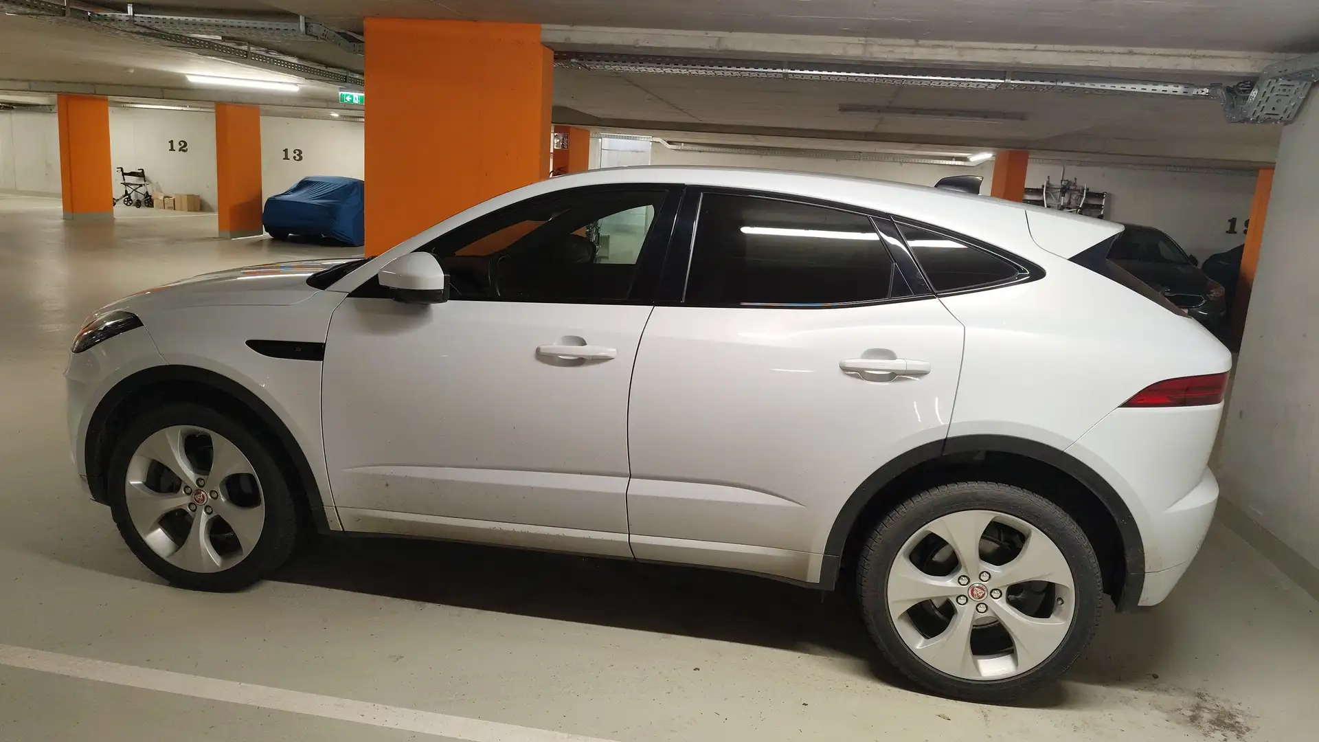 Jaguar E-Pace E-Pace 2.0DI4 D180 R-Dynamic AWD Aut. R-Dynamic S Weiß - 2