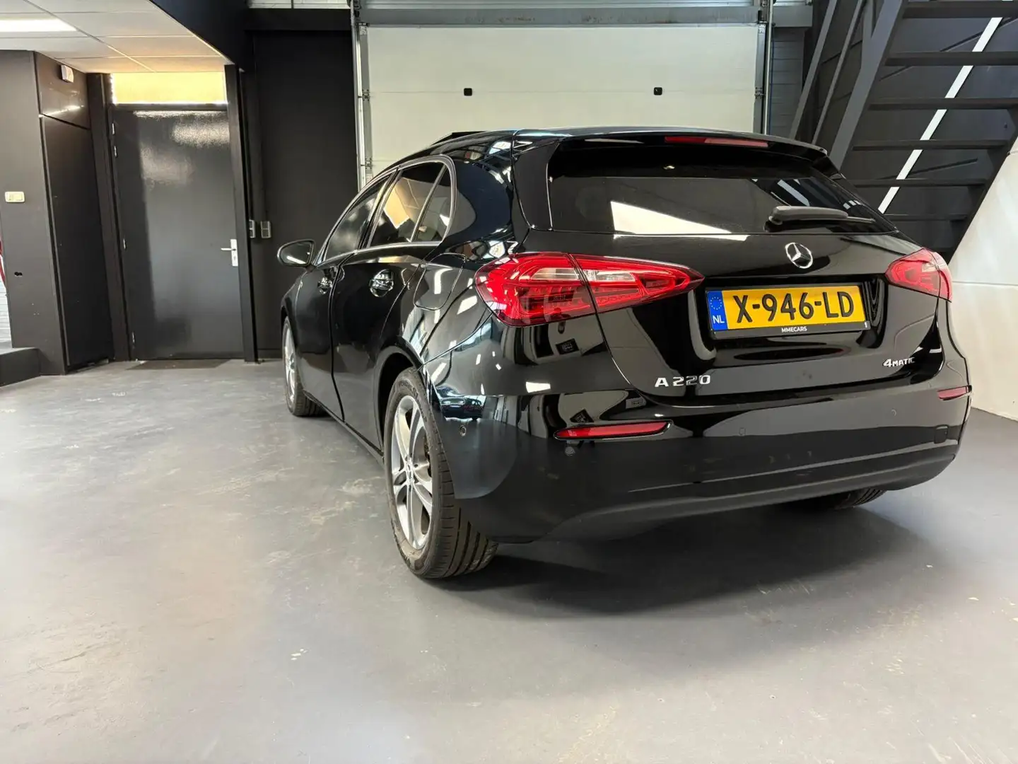 Mercedes-Benz A 220 4MATIC Premium Noir - 2