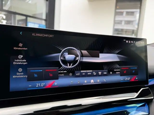 BMW 5 Series view 10
