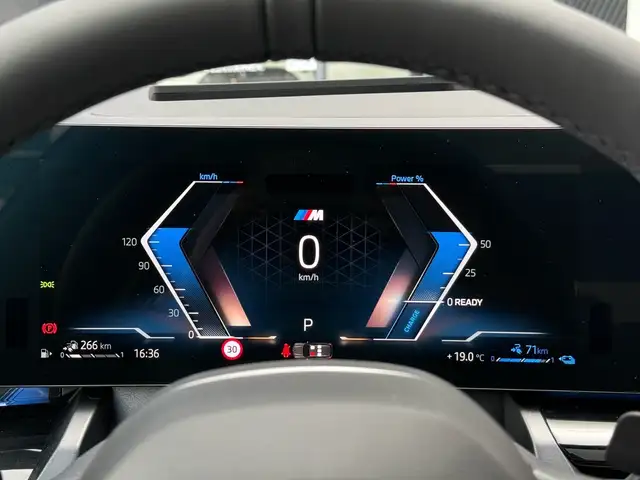 BMW 5 Series view 8