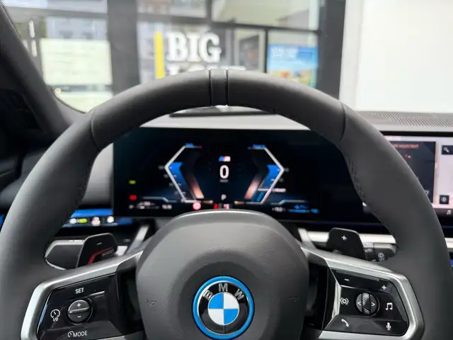 BMW 5 Series view 7
