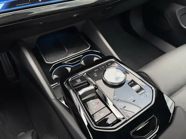 BMW 5 Series view 12
