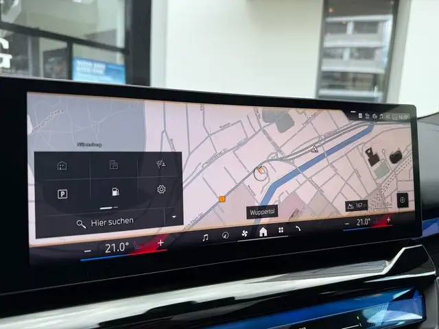 BMW 5 Series view 9