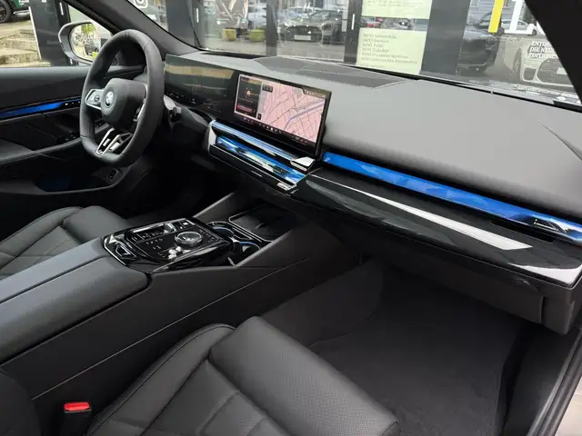 BMW 5 Series view 4