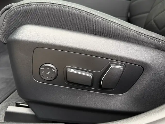 BMW 5 Series view 14