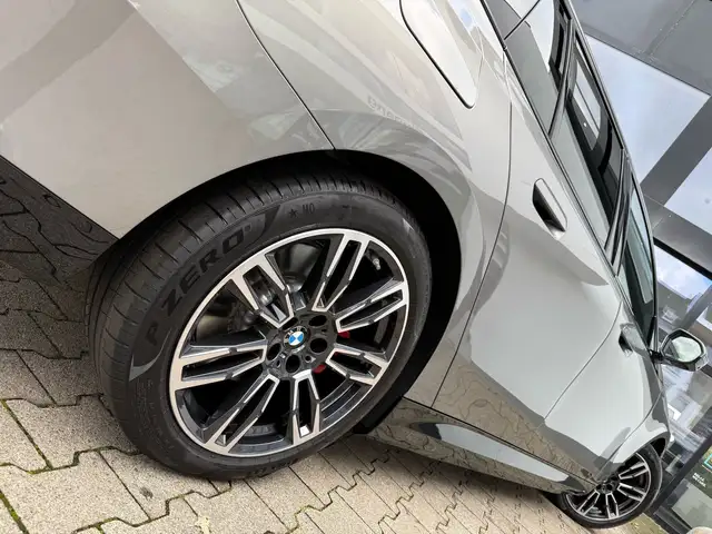 BMW 5 Series view 3