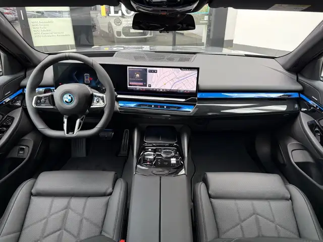 BMW 5 Series view 5