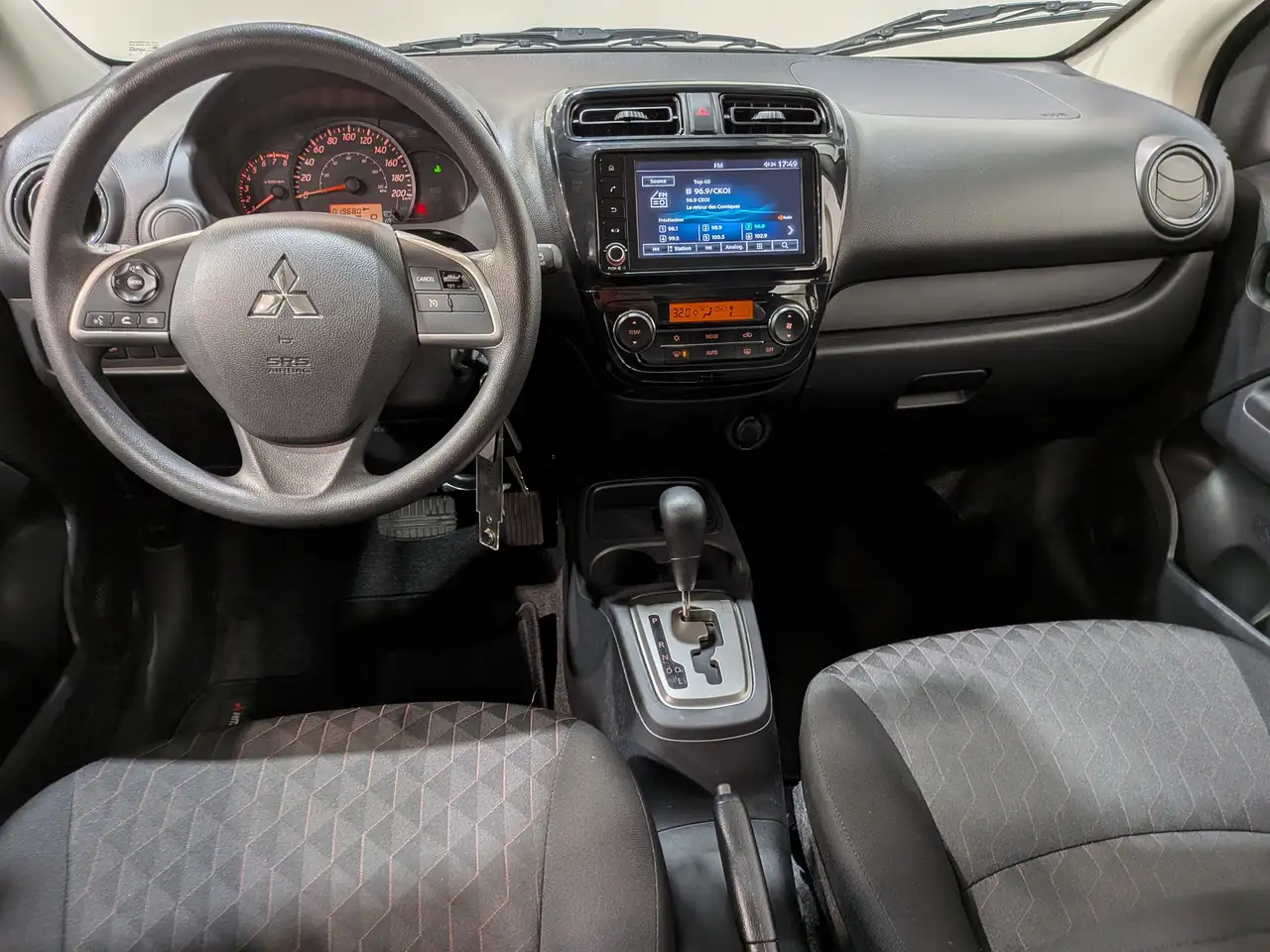 Mitsubishi Mirage снимка Mitsubishi Mirage