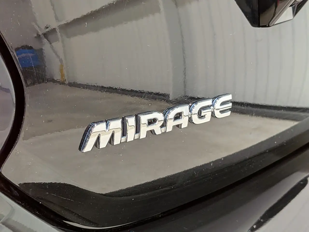 Mitsubishi Mirage снимка Mitsubishi Mirage