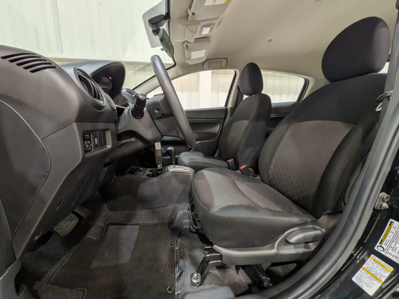 Mitsubishi Mirage снимка Mitsubishi Mirage