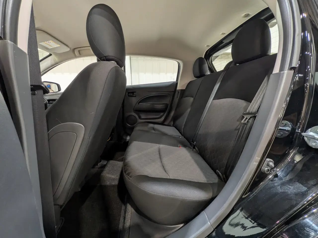 Mitsubishi Mirage снимка Mitsubishi Mirage