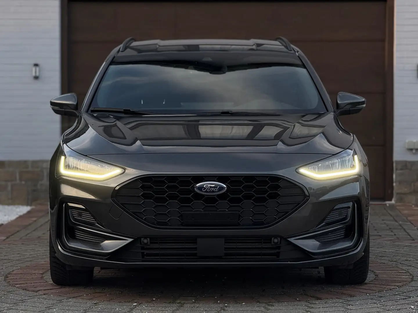 Ford Focus Turnier ST Line/Hybrid/ParkPilot/Full Option/LED Grey - 2