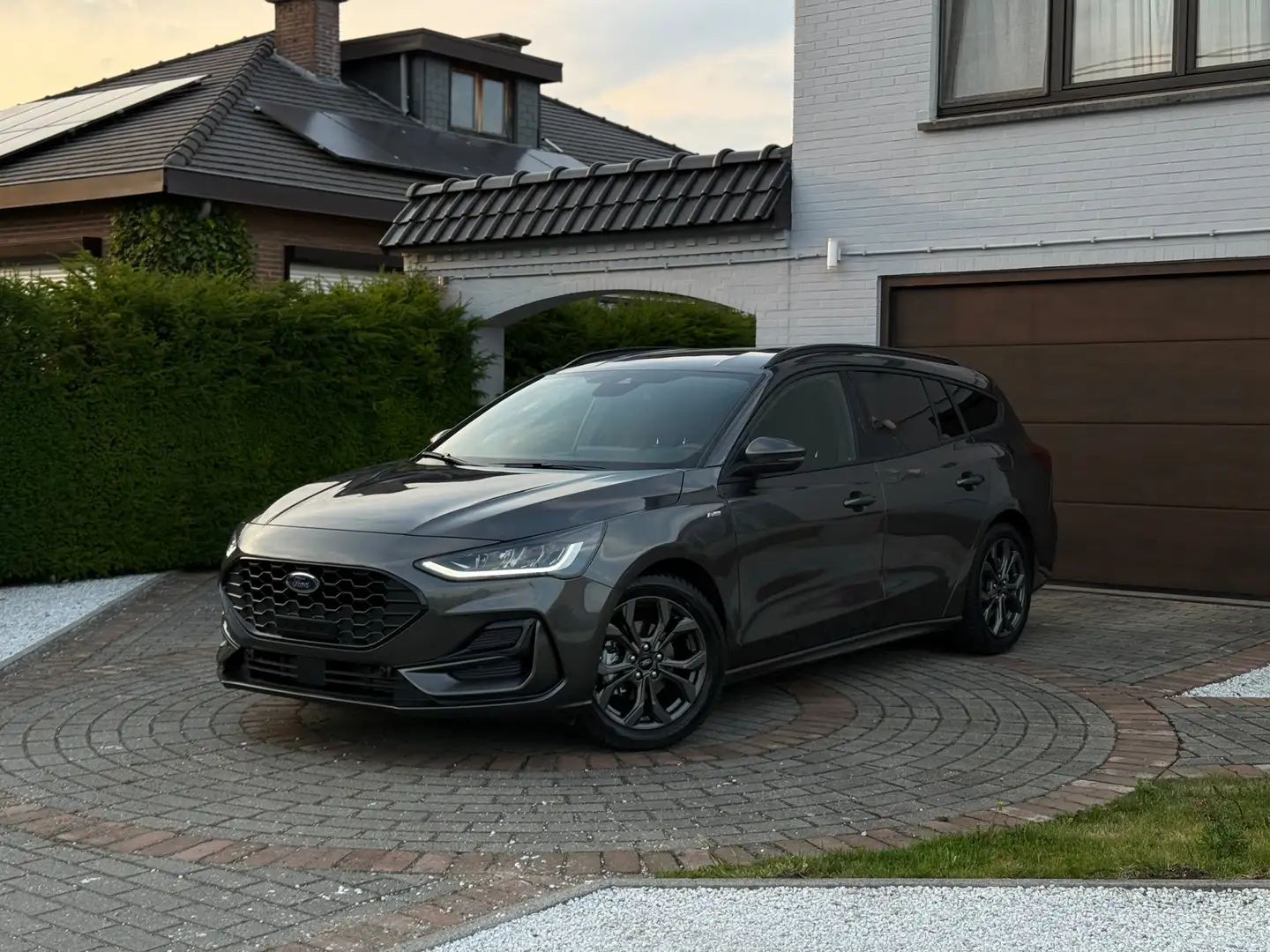 Ford Focus Turnier ST Line/Hybrid/ParkPilot/Full Option/LED Grey - 1