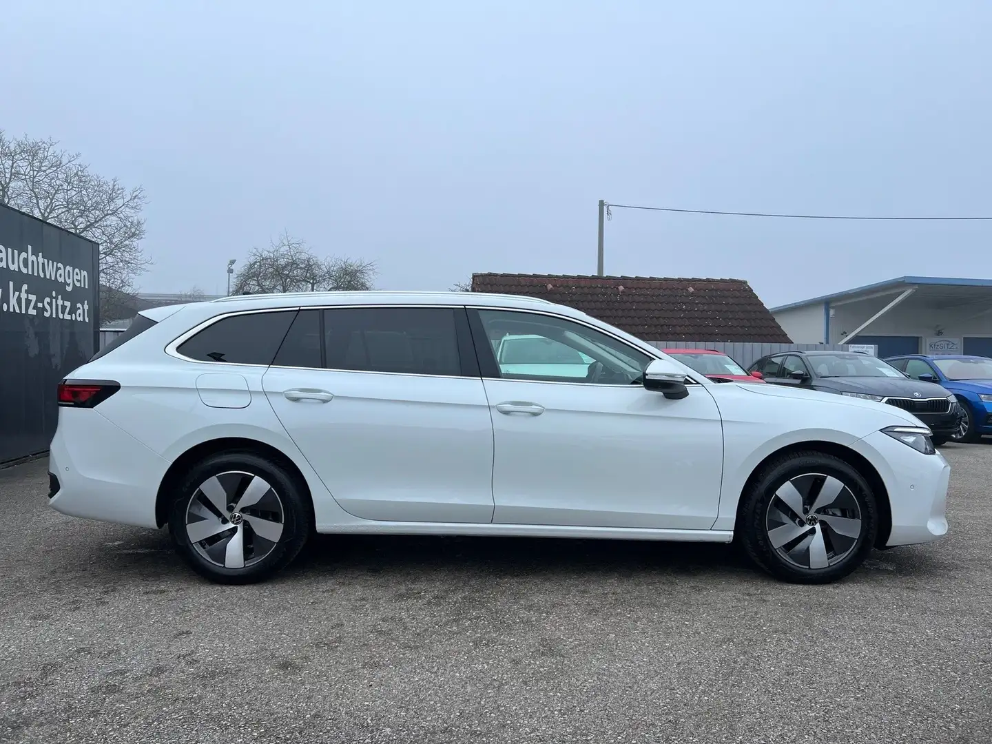 Volkswagen Passat Variant 1,5 eTSI ACT Business DSG | AHK Weiß - 2