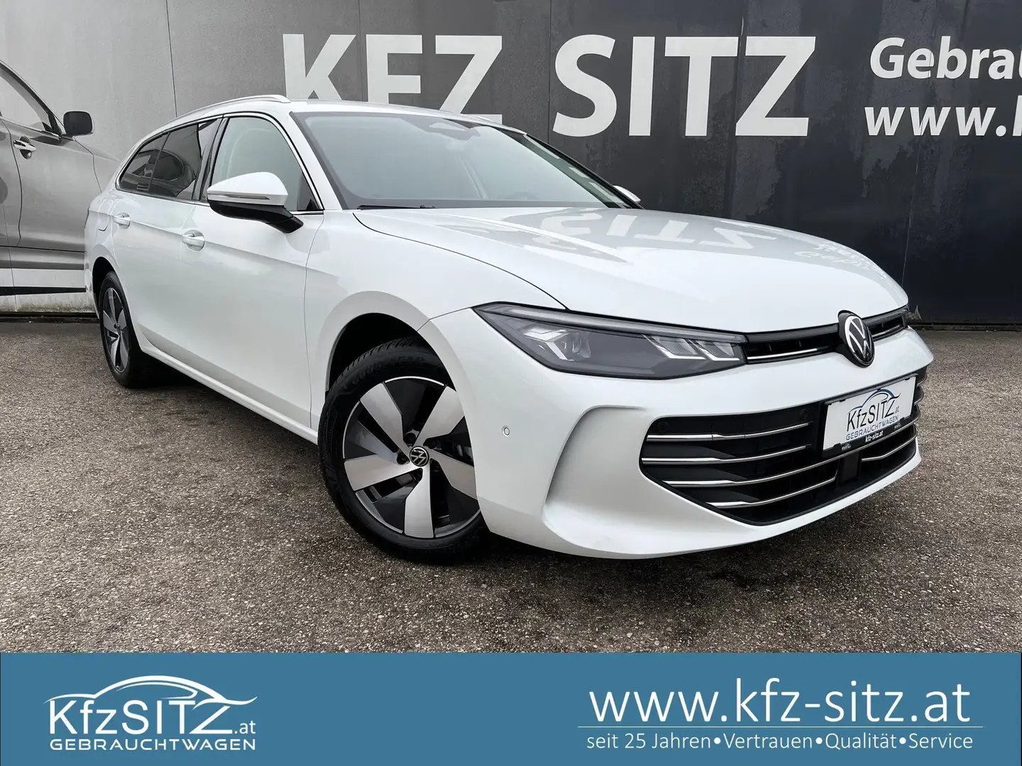 Volkswagen Passat Variant 1,5 eTSI ACT Business DSG | AHK Weiß - 1