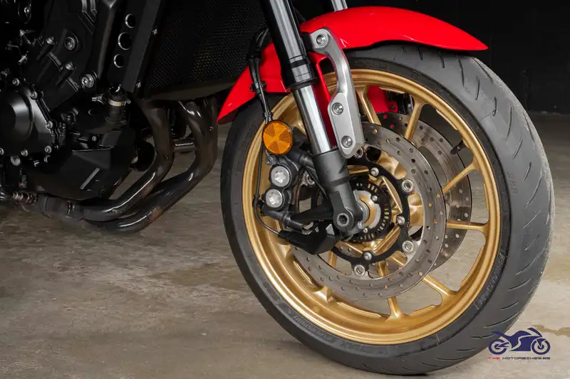 Yamaha XSR 900 - foto 5