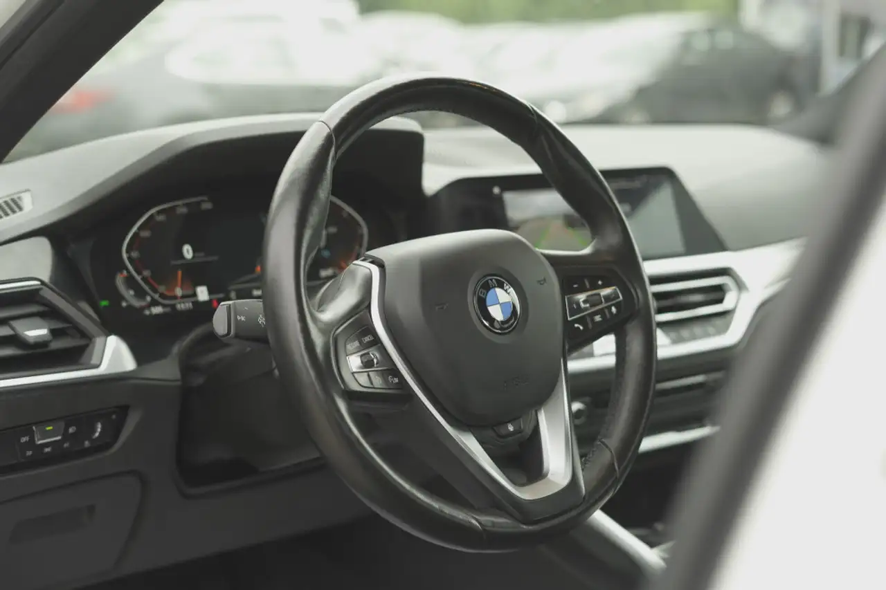 BMW 3 Series снимка BMW 3 Series