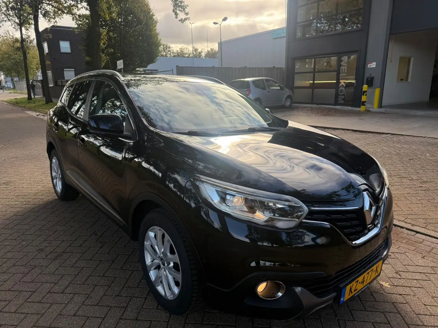 Renault Kadjar 1.2 TCe Intens AUTOMAAT PANORAMADAK Zwart - 2