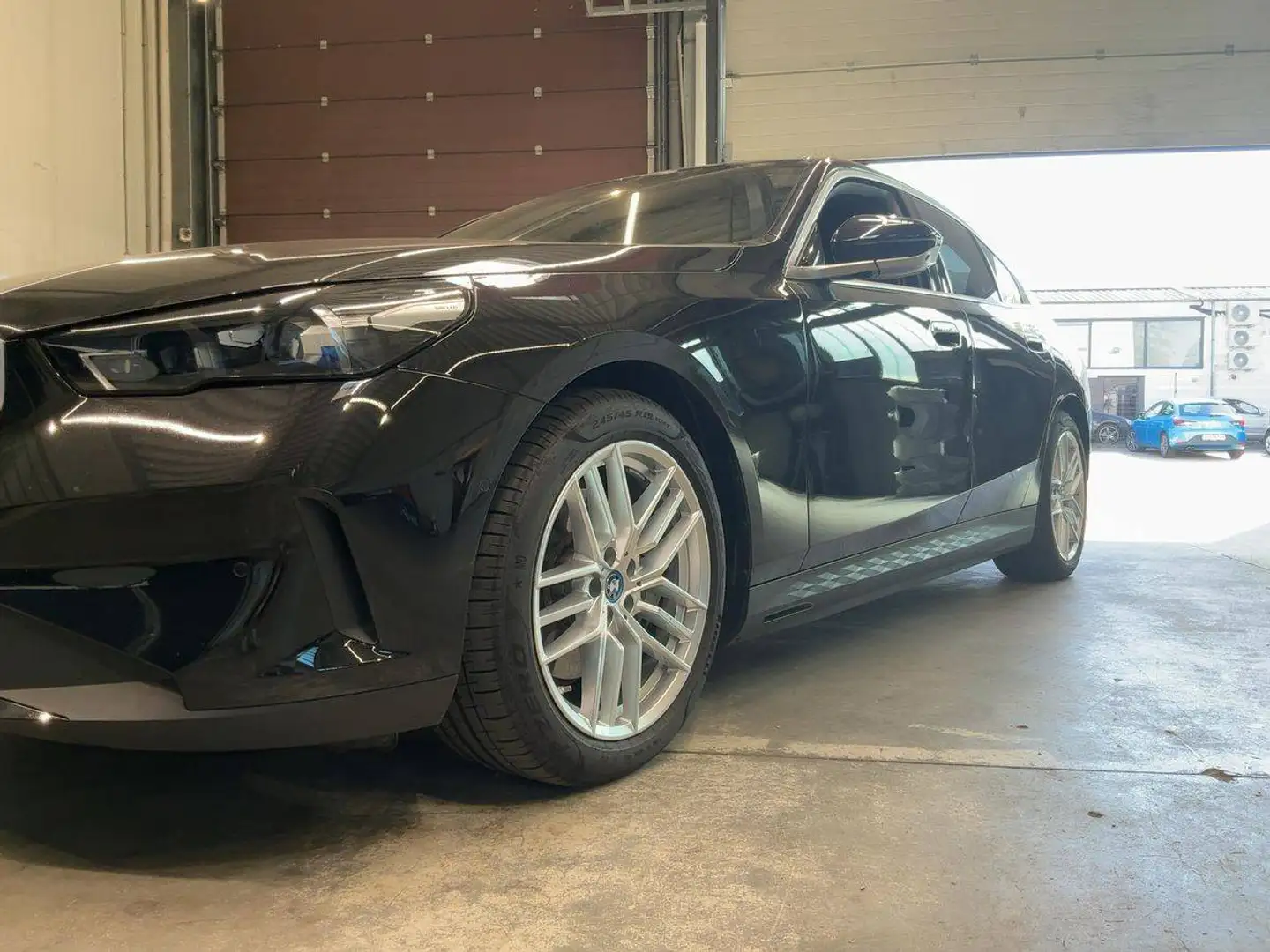 BMW i5 i5 eDrive40 Schwarz - 2