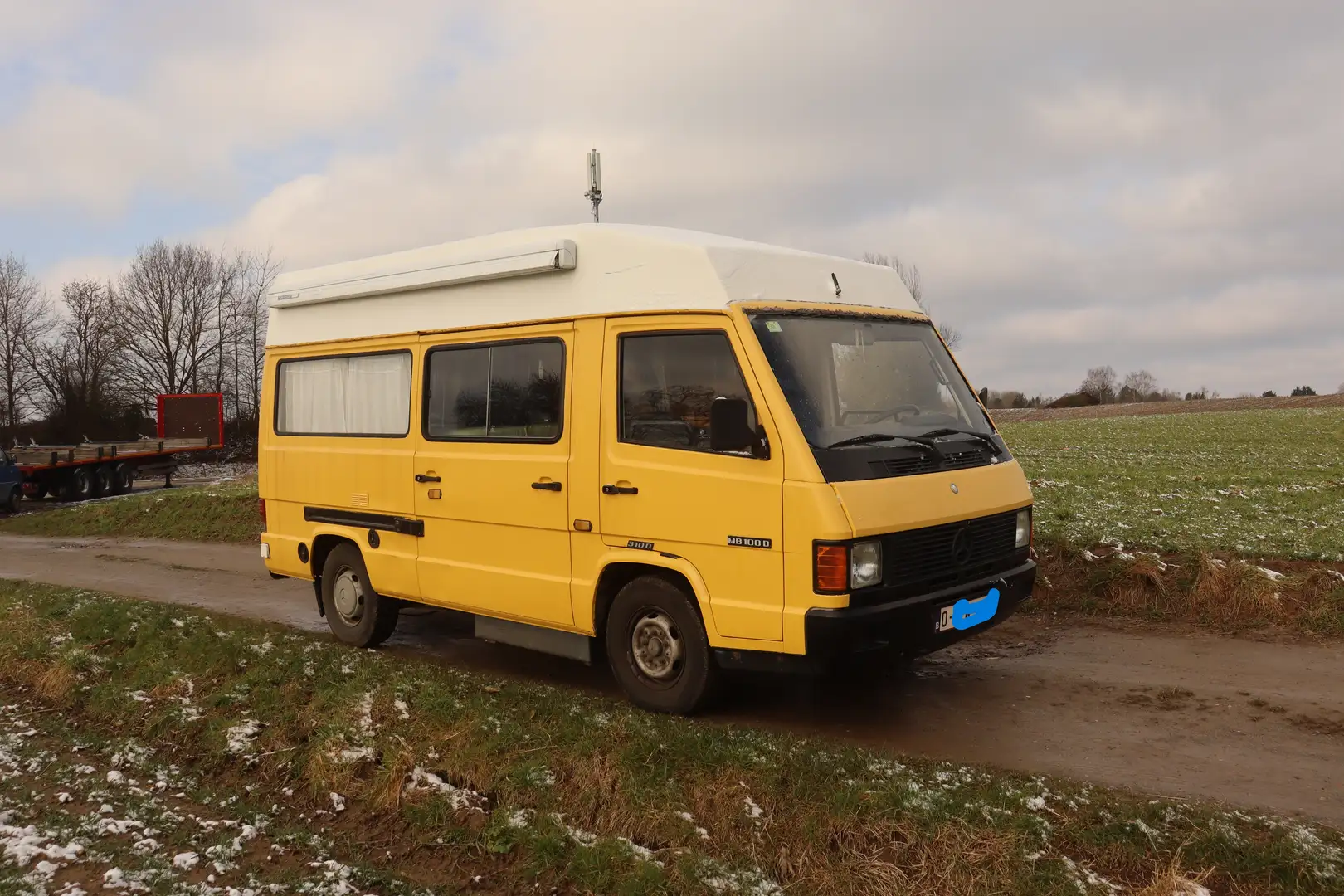 Mercedes-Benz MB 100 Pittoreske gele oldtimer camper MB 100 D - zelf in te schrijven Amarillo - 2