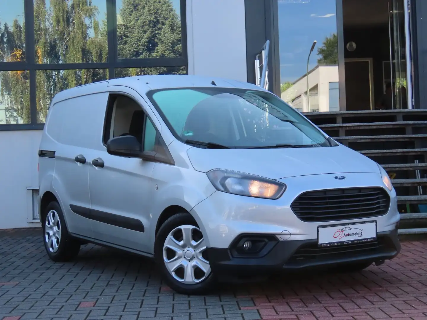 Ford Transit Courier 1.5 Navigation Klima Silber - 1