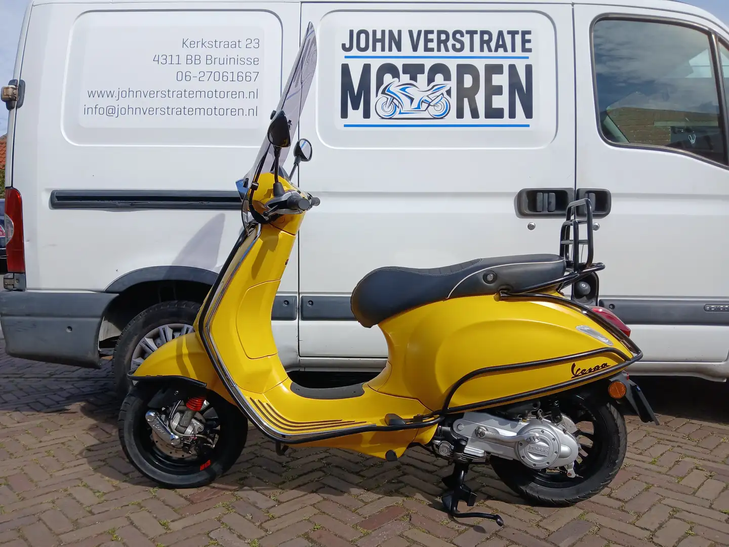 Vespa Sprint 50 Brommer Sárga - 1