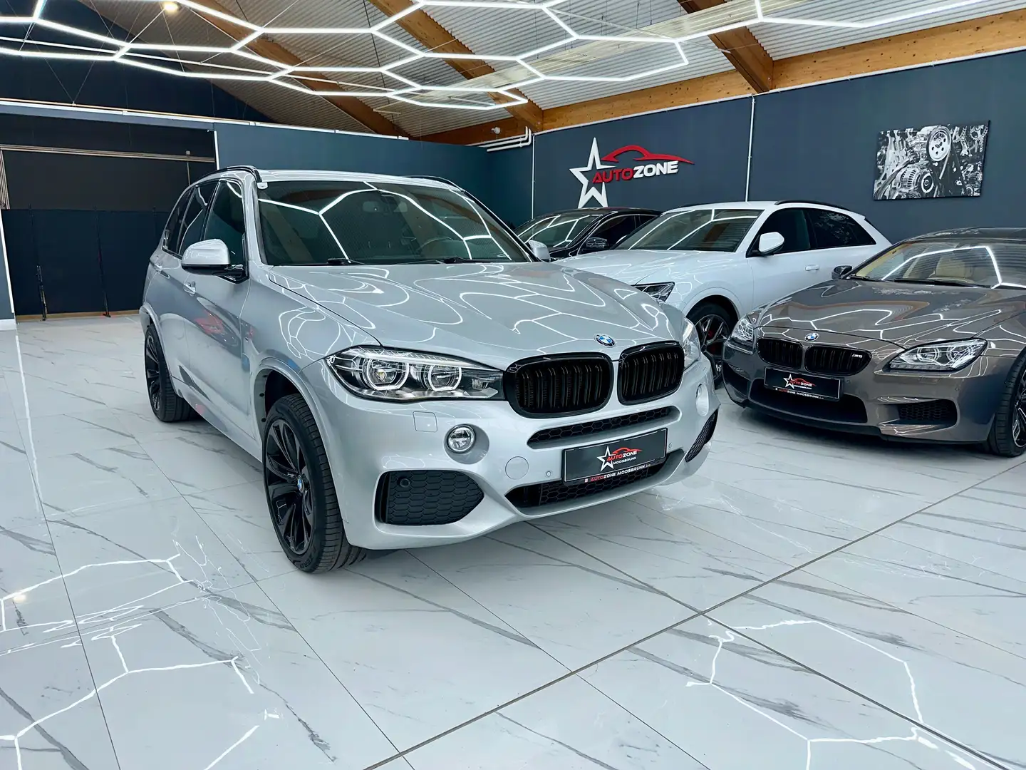 BMW X5 xDrive M-Pakte/LED Scheinwerfer/Digitales Tacho Grau - 2