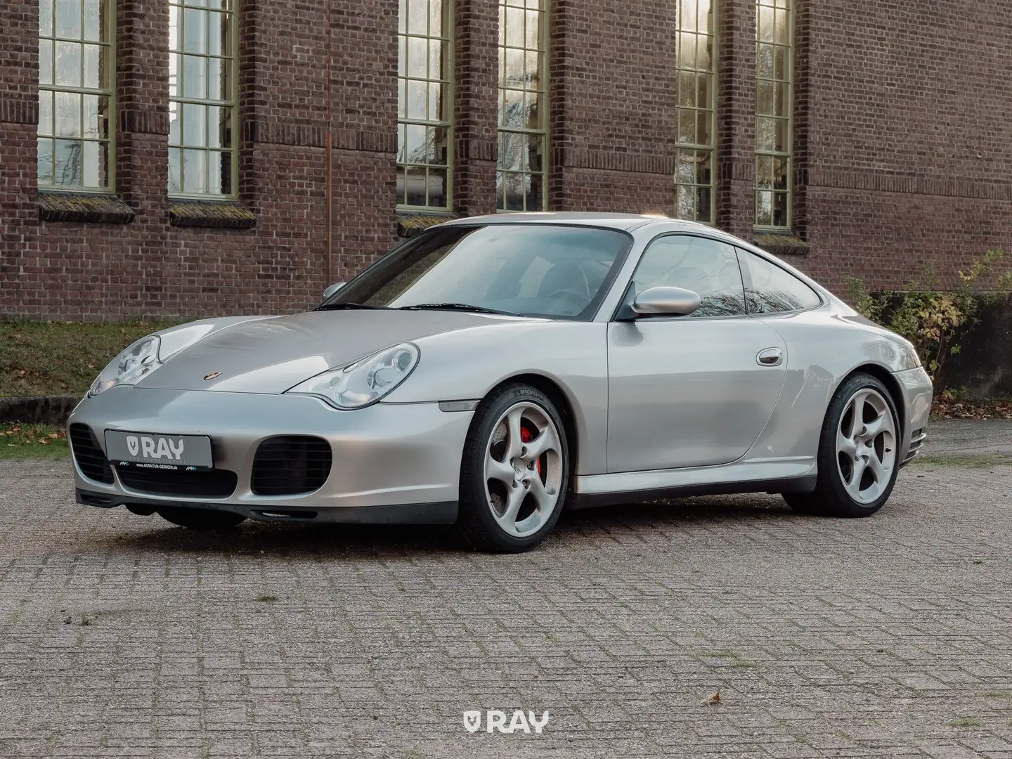 Porsche 996 3.6 Coupé Carrera 4S Zilver - 1