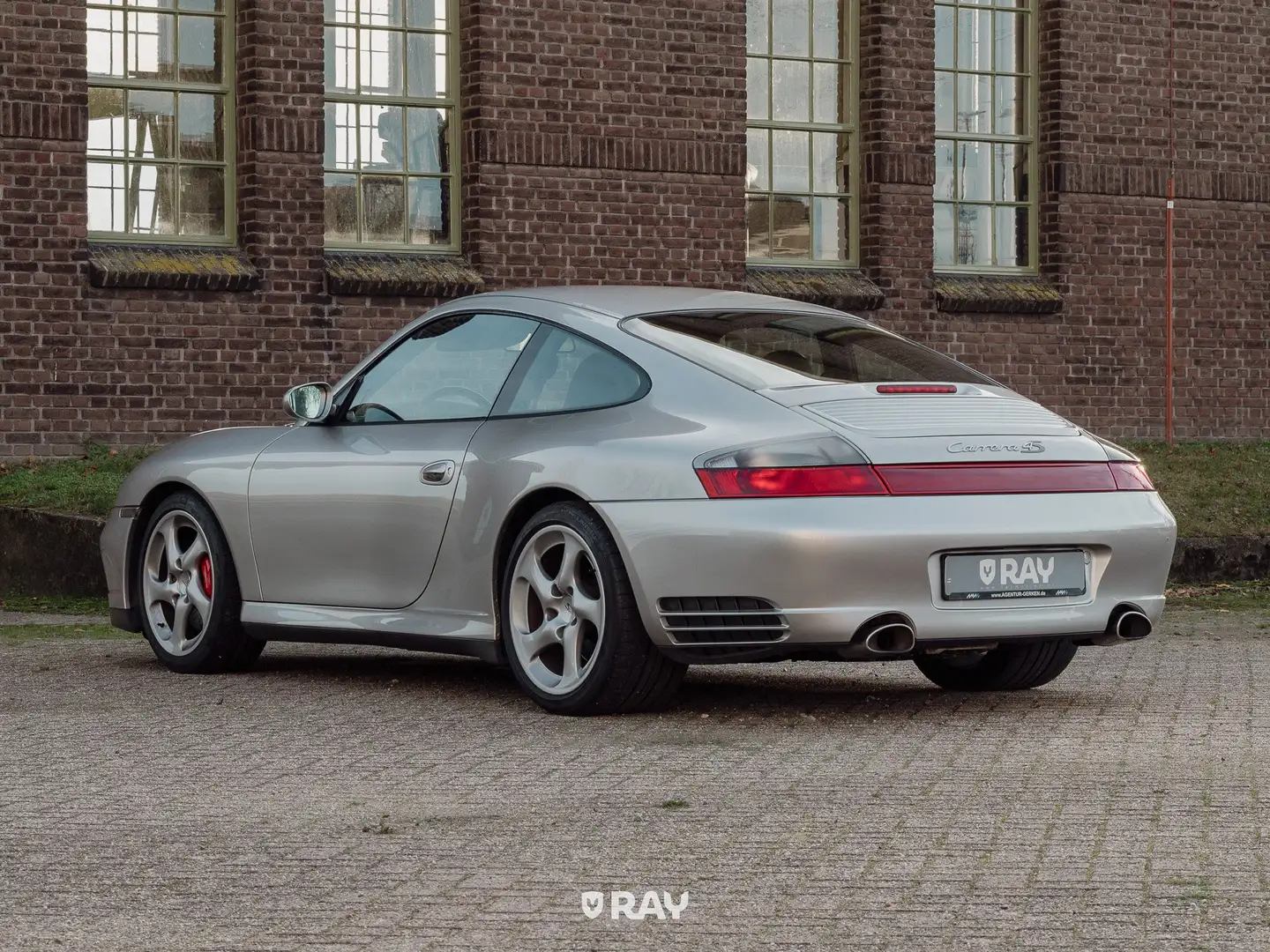 Porsche 996 3.6 Coupé Carrera 4S Zilver - 2