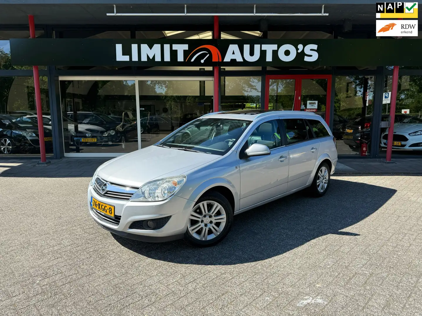 Opel Astra 1.8i-16V Edition/Aut/Pano/Climate/Leer/Navi/Pdc/St Сірий - 1