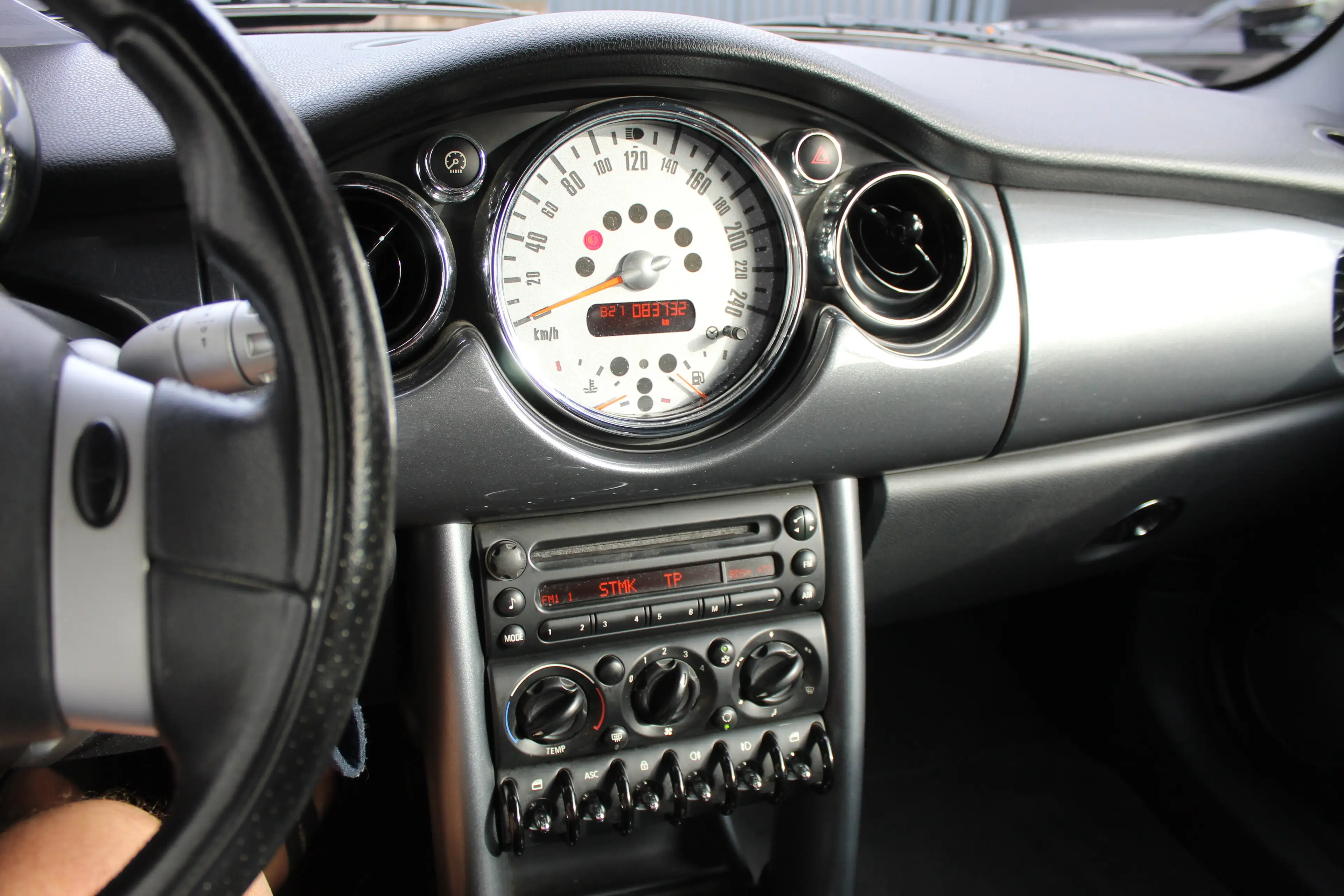 MINI One Cabrio One Neue Begutachtung! 17"Alu neu Bereift! — photo 10