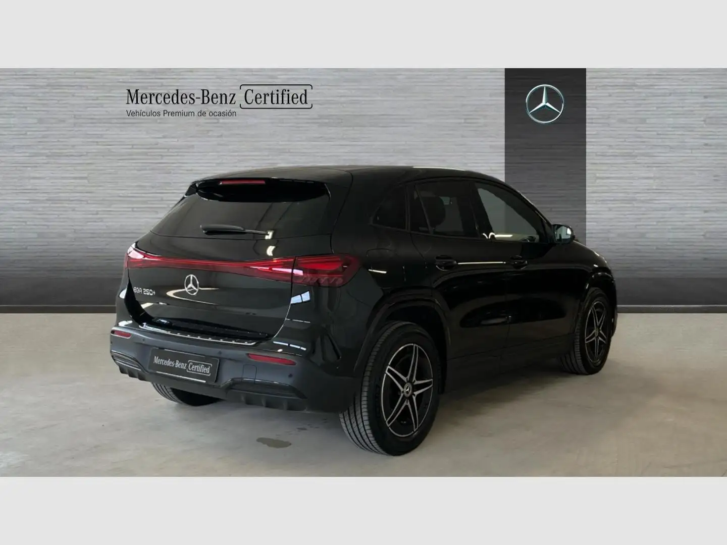Mercedes-Benz EQA 250 + Fekete - 2
