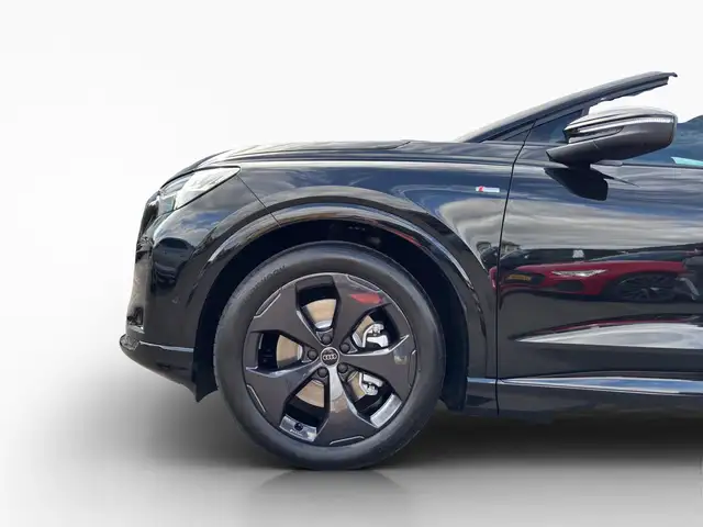 Audi Q4 E-Tron view 8