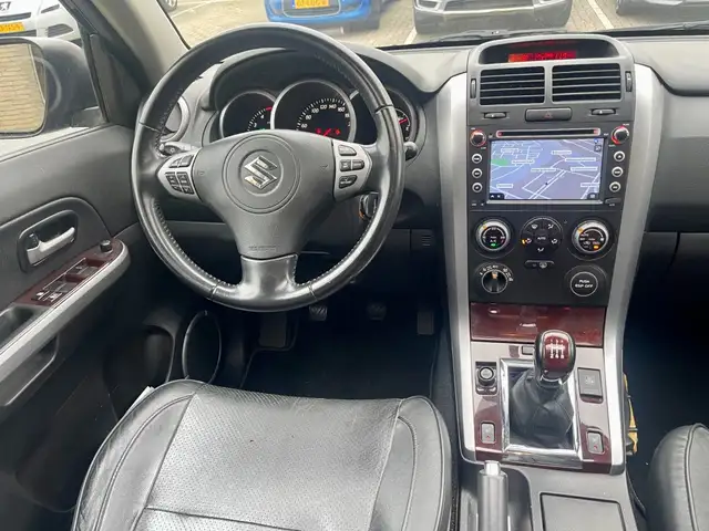 Suzuki Grand Vitara view 2