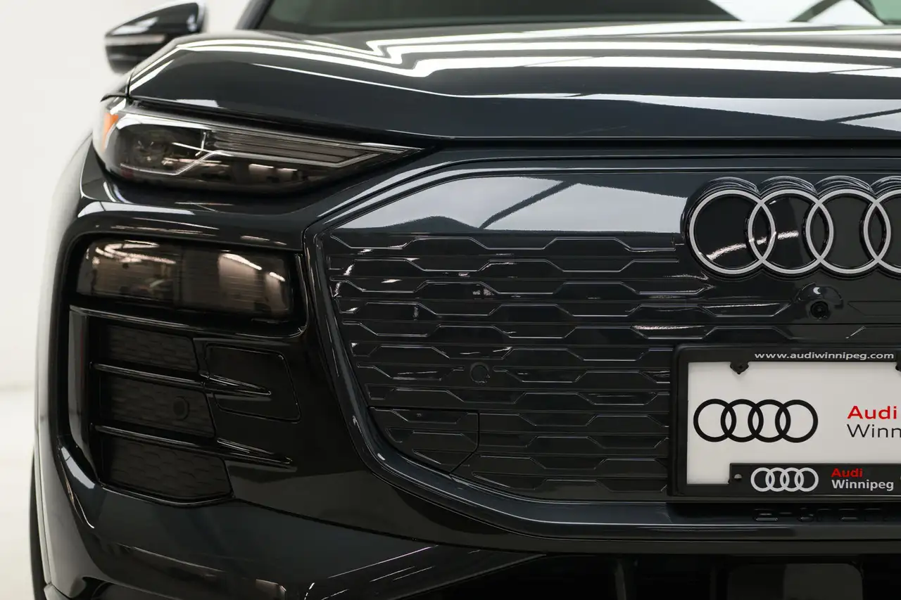 Audi Q6 e-tron снимка Audi Q6 e-tron