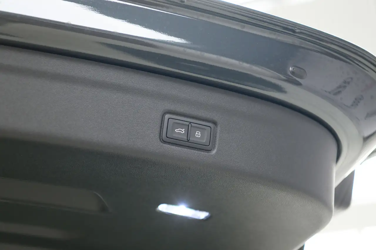 Audi Q6 e-tron снимка Audi Q6 e-tron