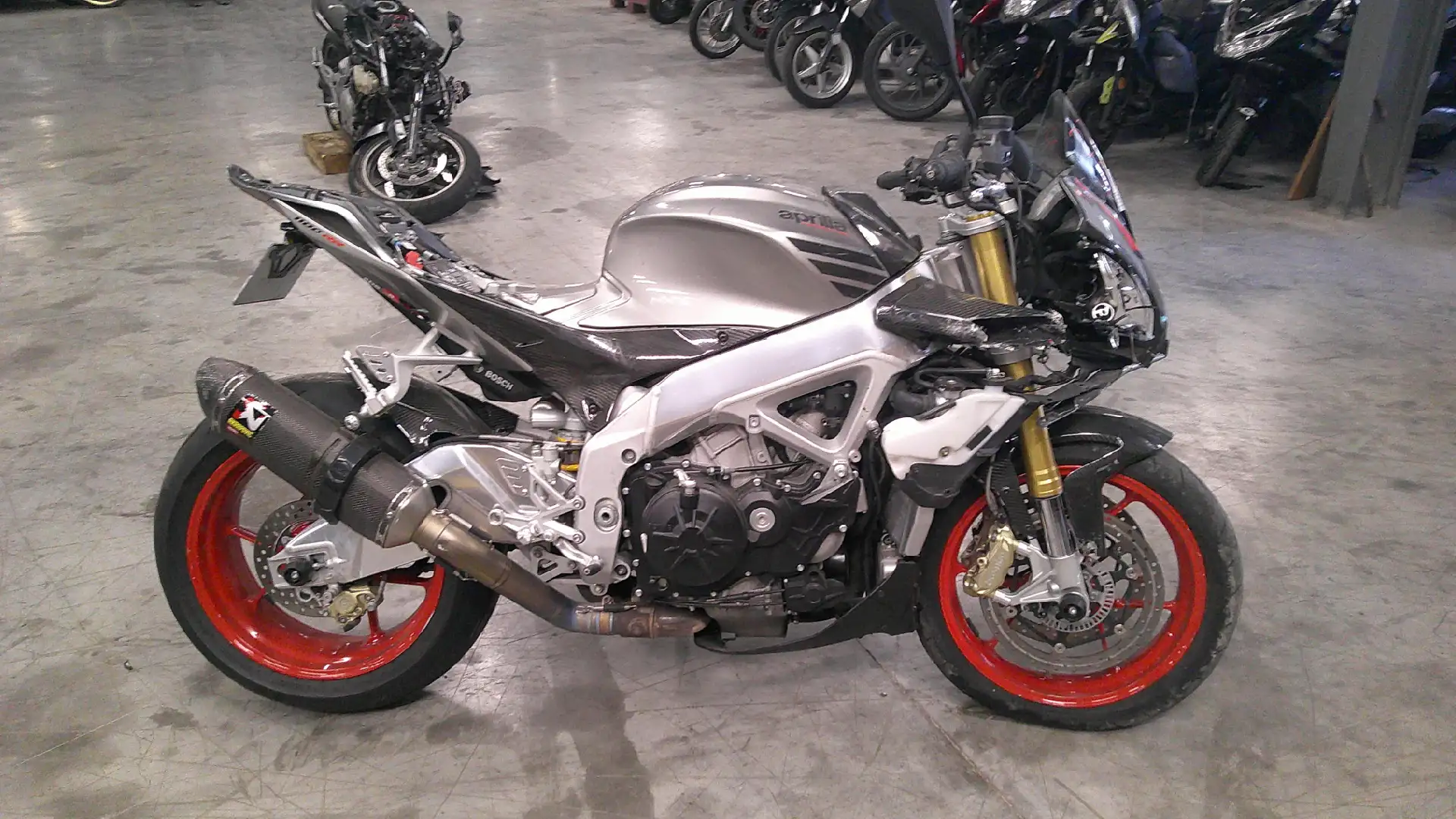 Aprilia Tuono - 1