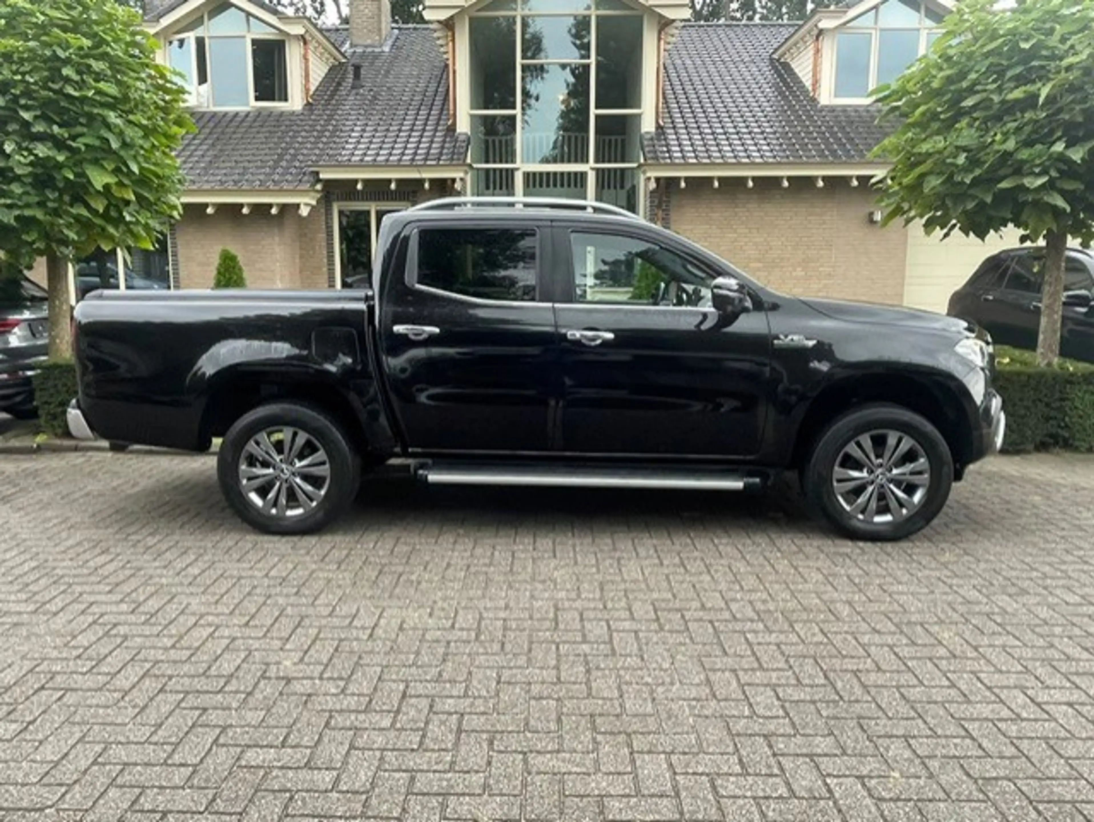Mercedes-Benz X 350 d 4-MATIC EDITION V6 POWER — photo 5