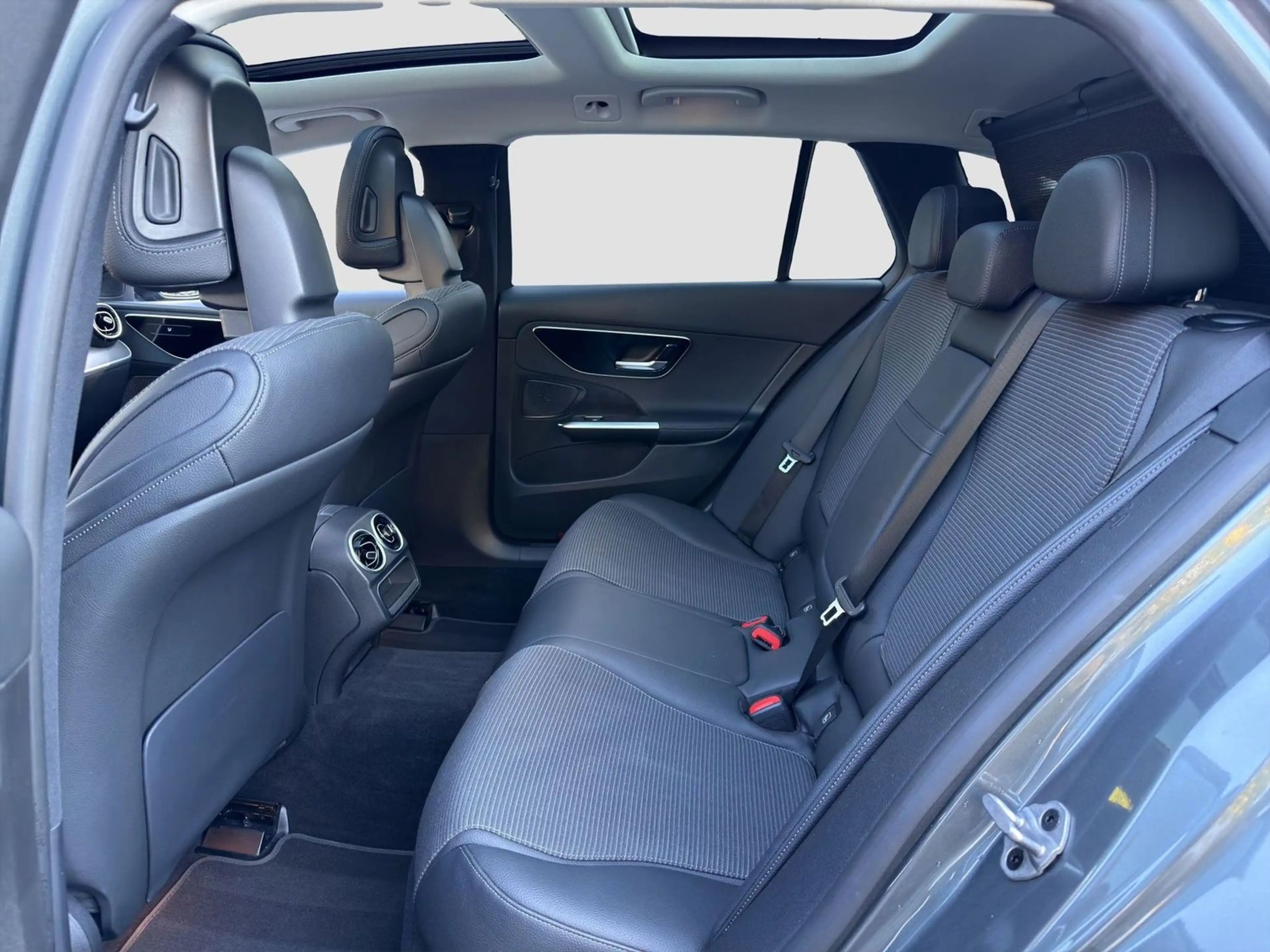 Mercedes-Benz C 200 T Avantgarde Navi Wide LED Panorama R-Cam — photo 13