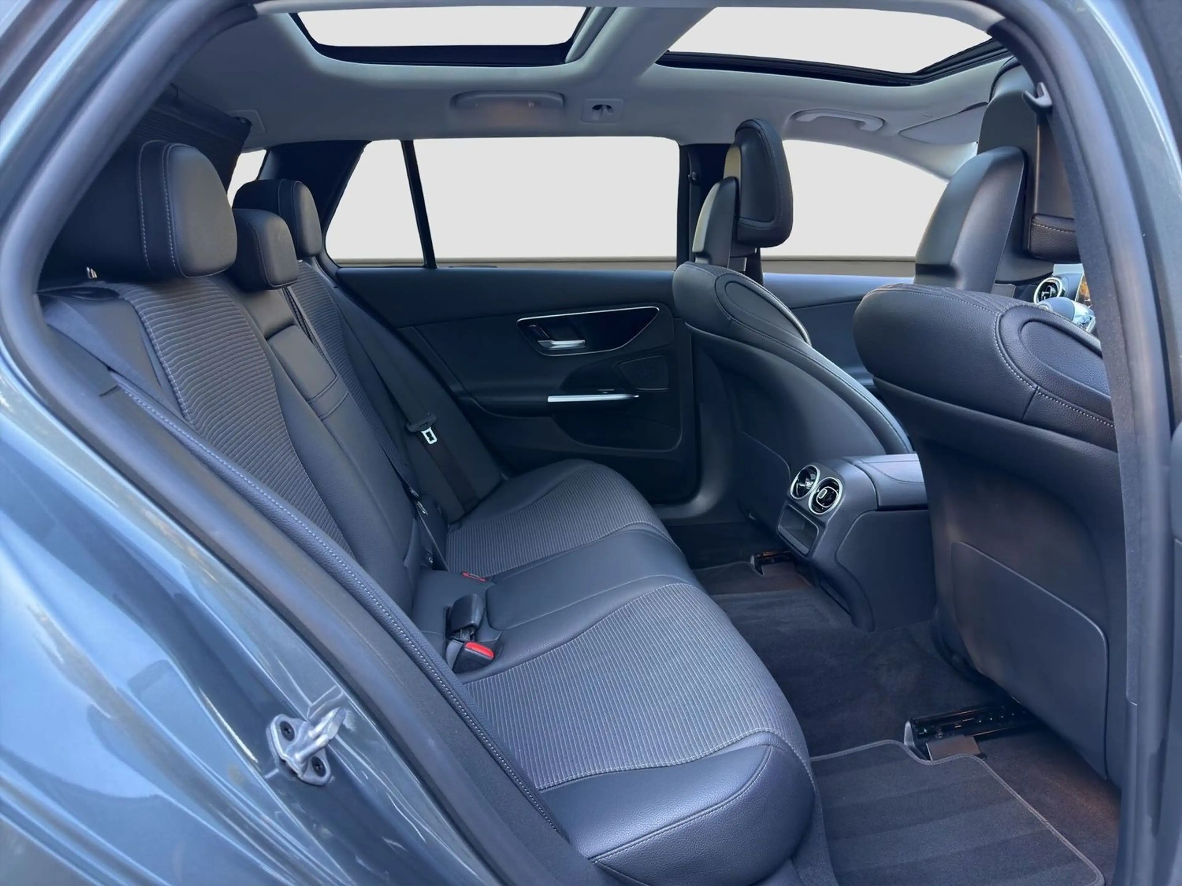 Mercedes-Benz C 200 T Avantgarde Navi Wide LED Panorama R-Cam — photo 15