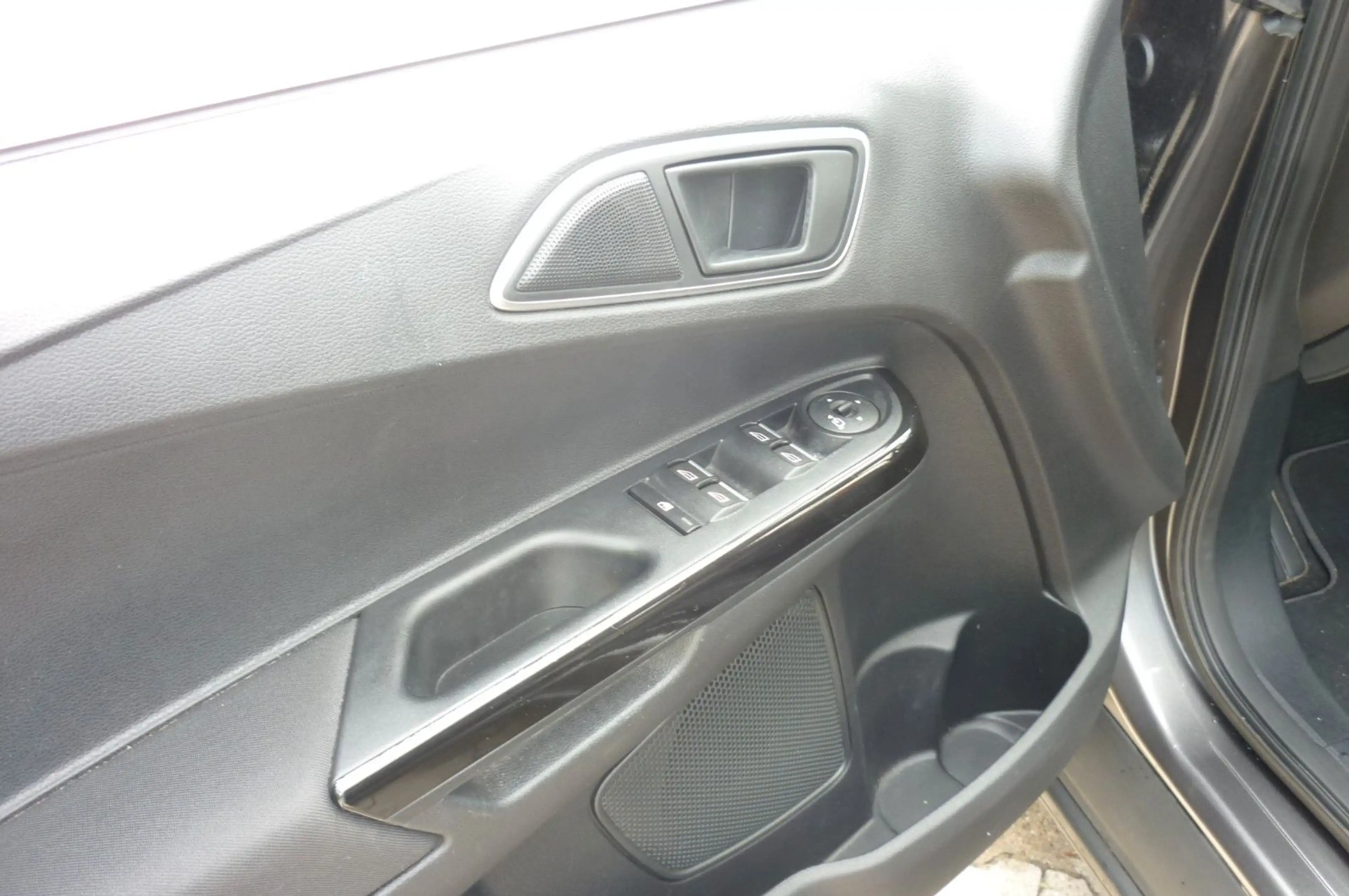 Ford B-Max B-MAX Titanium 1 HAND ALU NAVI Automatik — photo 11