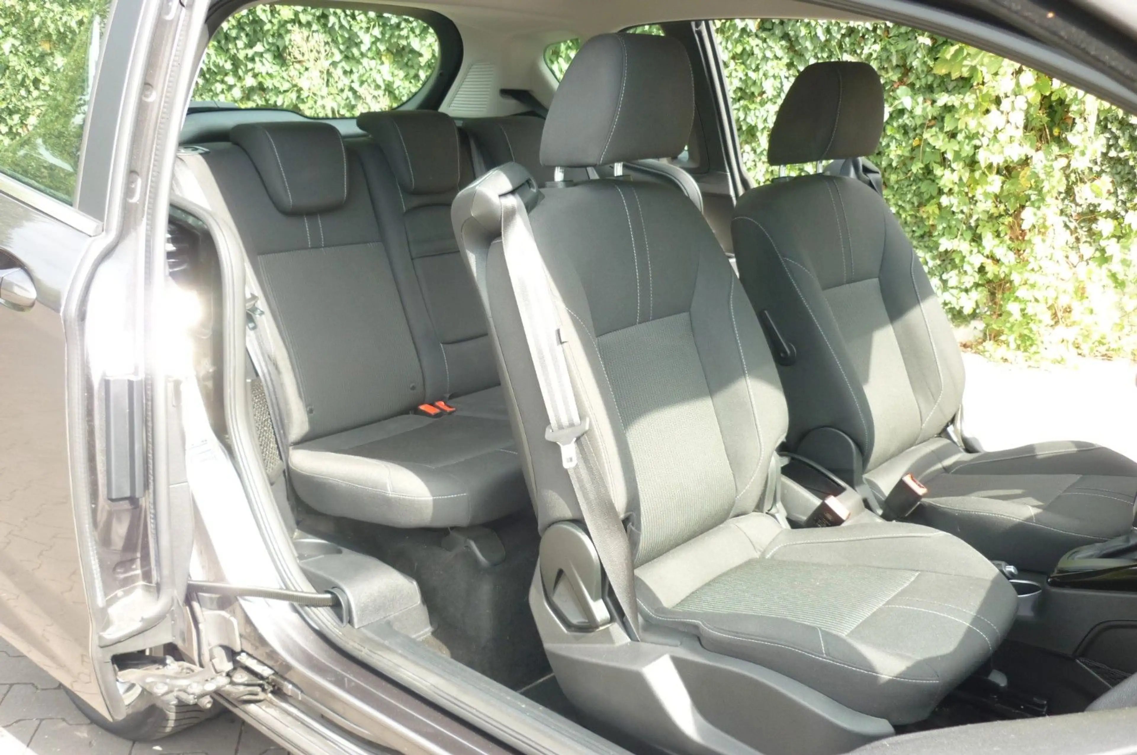 Ford B-Max B-MAX Titanium 1 HAND ALU NAVI Automatik — photo 9