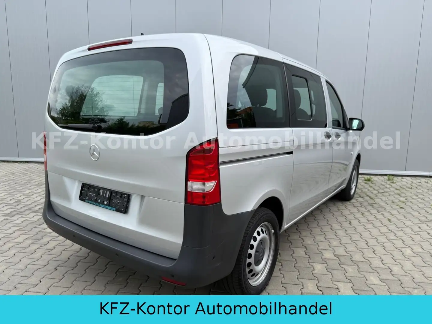 Mercedes-Benz Vito Tourer 116CDI Tourer Pro 4x4 kompakt Argent - 2