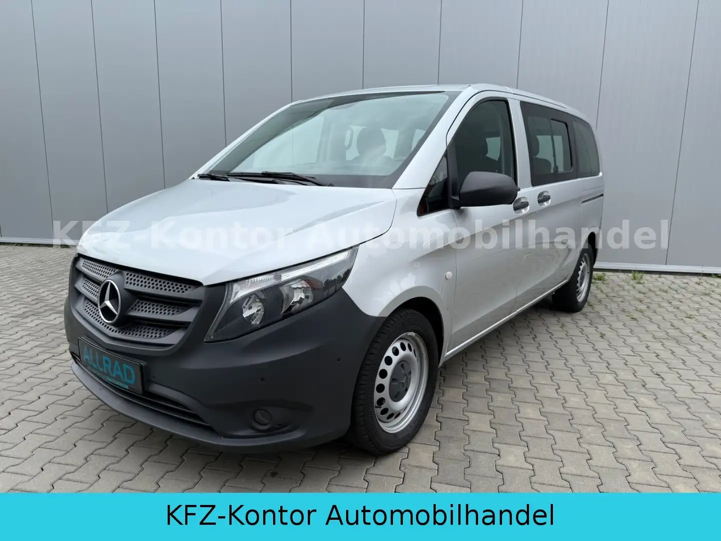 Mercedes-Benz Vito Tourer 116CDI Tourer Pro 4x4 kompakt Argent - 1