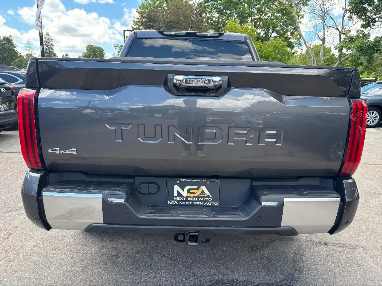 Toyota Tundra снимка Toyota Tundra