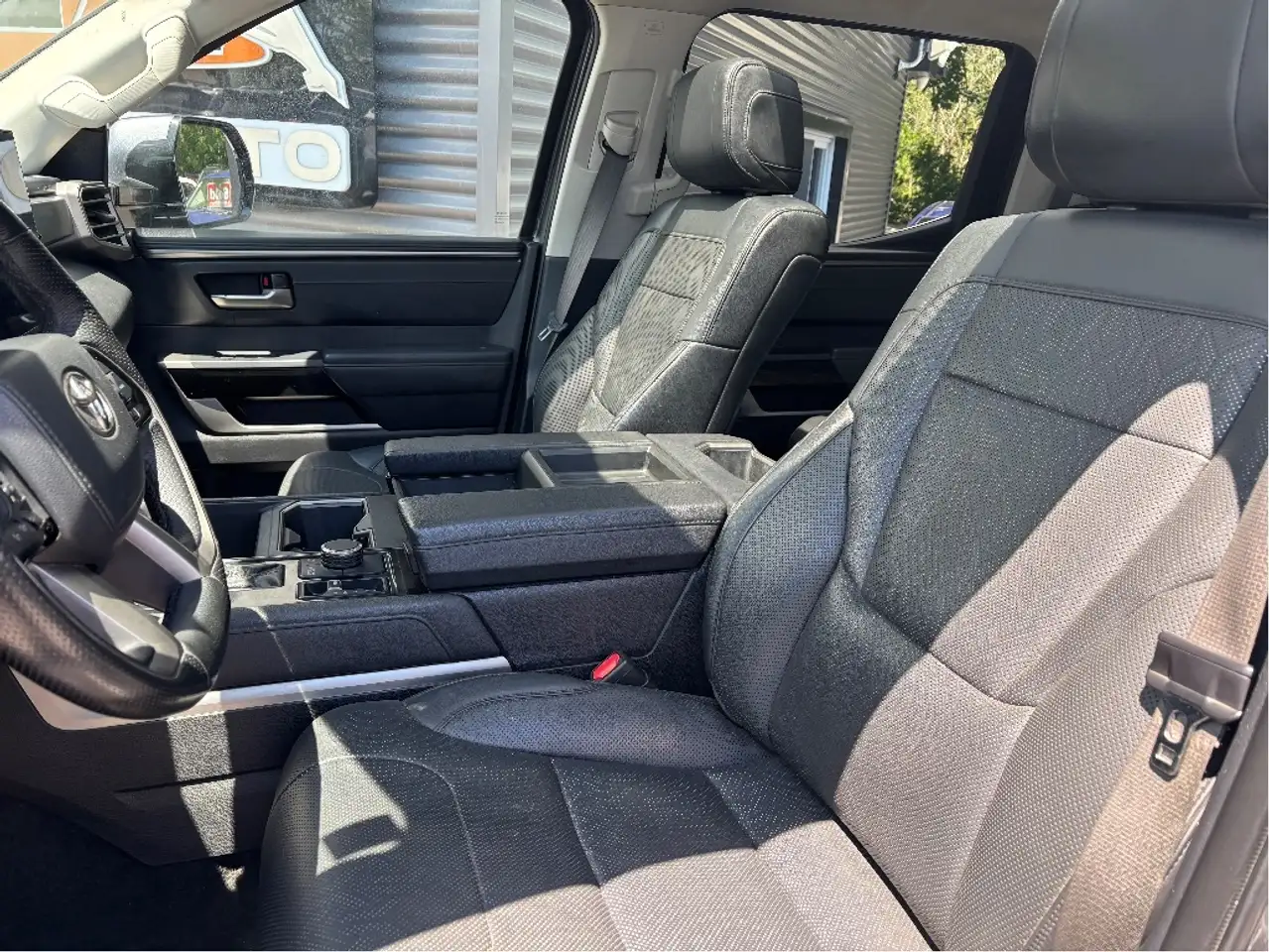 Toyota Tundra снимка Toyota Tundra