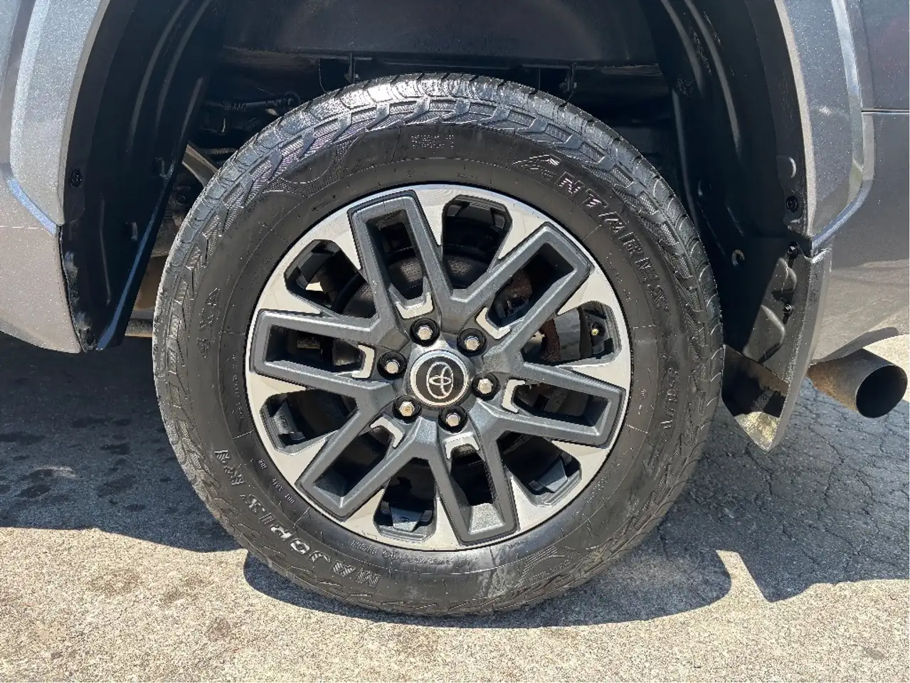 Toyota Tundra снимка Toyota Tundra