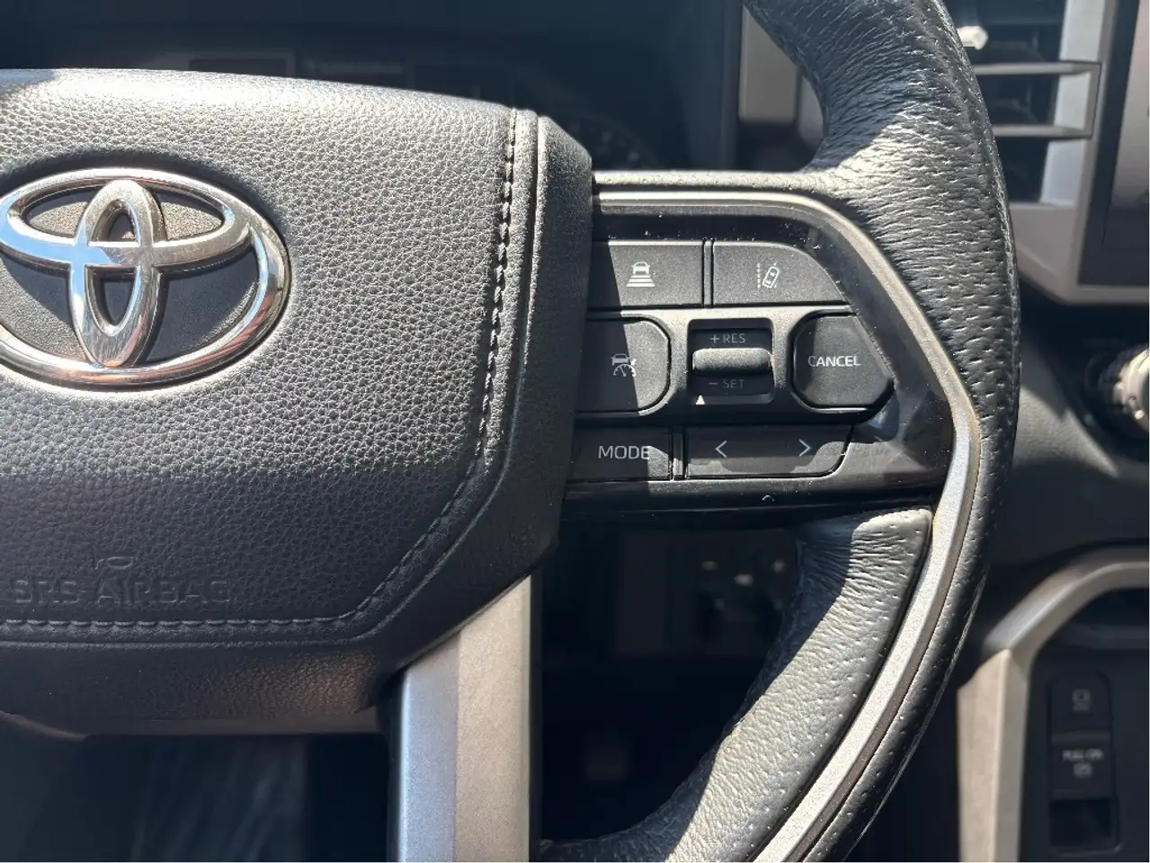 Toyota Tundra снимка Toyota Tundra