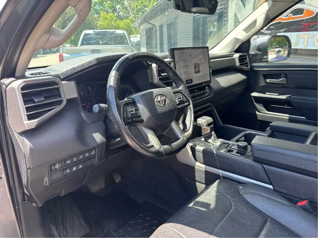 Toyota Tundra снимка Toyota Tundra