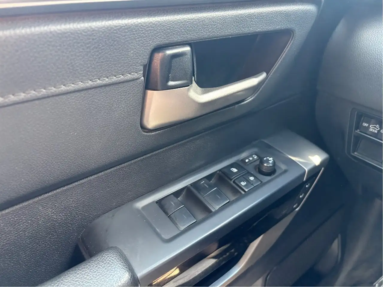 Toyota Tundra снимка Toyota Tundra